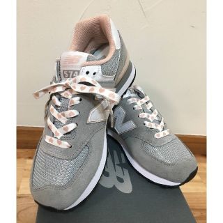 ニューバランス(New Balance)の【新品】ニューバランス 574 スニーカー（グレー×ピンク×ハート:22.5㎝）(スニーカー)