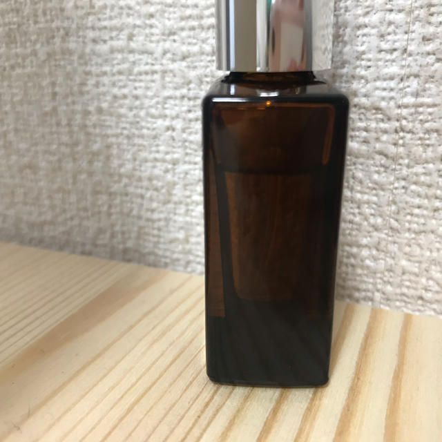 AUX PARADIS(オゥパラディ)のオゥパラディ　AUX PARADIS Osmanthus オスマンサス　15ml コスメ/美容の香水(香水(女性用))の商品写真