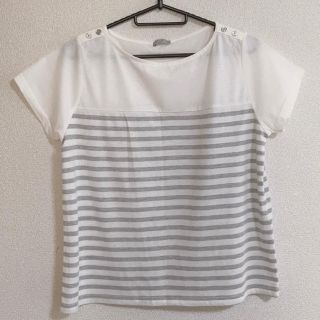 ジーユー(GU)の薄手Tシャツ  飾りボタン  グレー  ボーダー  XLサイズ(Tシャツ(半袖/袖なし))