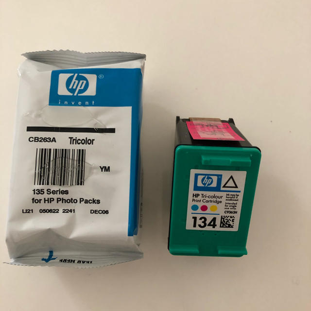 hp(ヒューレットパッカード)のHP ヒューレッドパッカード　インクカートリッジ　135＋134 ２個セット スマホ/家電/カメラのPC/タブレット(PC周辺機器)の商品写真