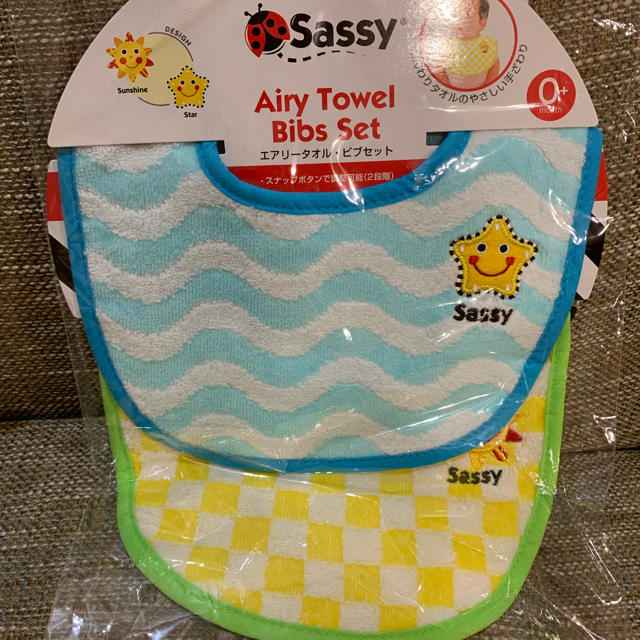 Sassy(サッシー)のエミリーさま専用　サッシー　エアリータオル　ビブセット キッズ/ベビー/マタニティのこども用ファッション小物(ベビースタイ/よだれかけ)の商品写真