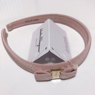 サルヴァトーレフェラガモ(Salvatore Ferragamo)の【未開封】Ferragamo カチューシャ ピンク(カチューシャ)