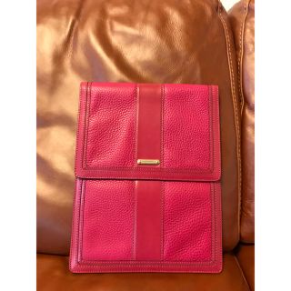 バーバリー(BURBERRY)の正規品 綺麗 バーバリー タブレットケース マルチケース レザー (iPadケース)