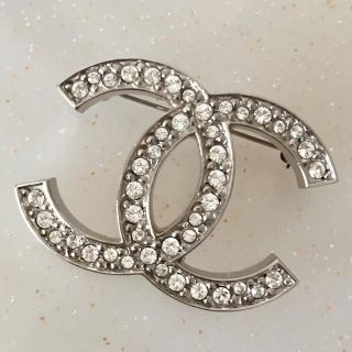 シャネル(CHANEL)の極美品 CHANEL ラインストーン ブローチ(ブローチ/コサージュ)