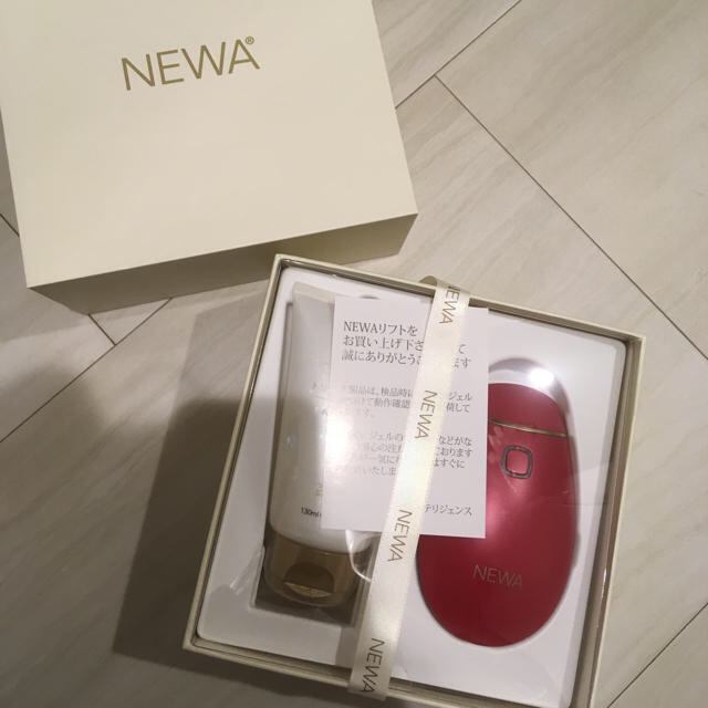 NEWAリフト 新品未使用 スマホ/家電/カメラの美容/健康(フェイスケア/美顔器)の商品写真