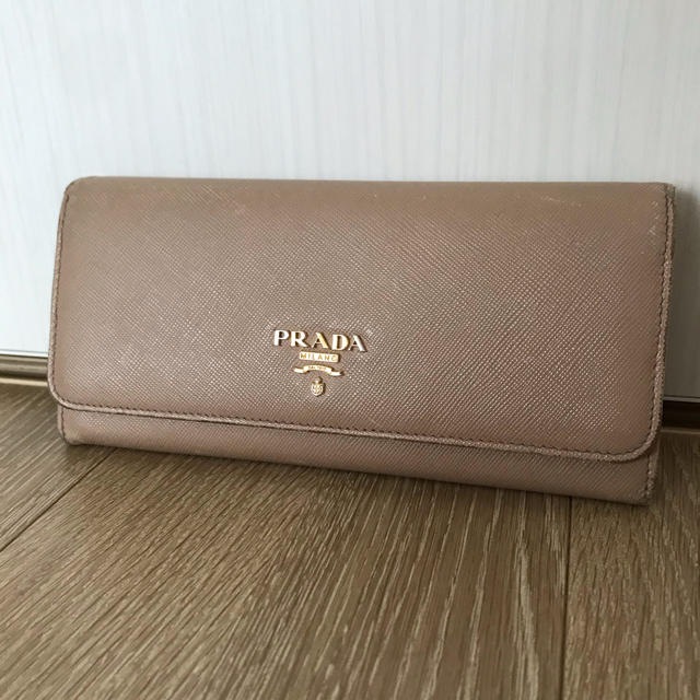 PRADA(プラダ)のPRADA長財布 レディースのファッション小物(財布)の商品写真