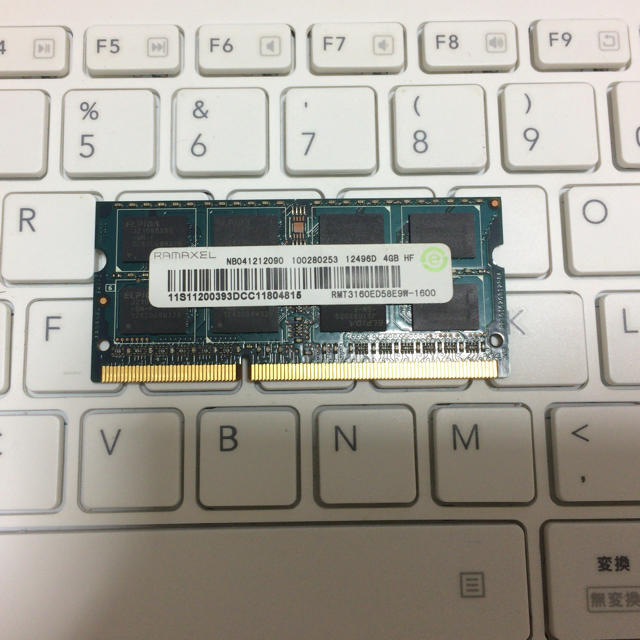 ノートPC用メモリ DDR3-1600 (12800) 4GB スマホ/家電/カメラのPC/タブレット(PCパーツ)の商品写真