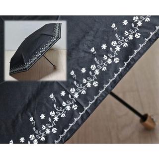 新品 オーロラ製 晴雨兼用折りたたみ傘 花柄 人気の黒 雨傘 裏地がピンク(傘)