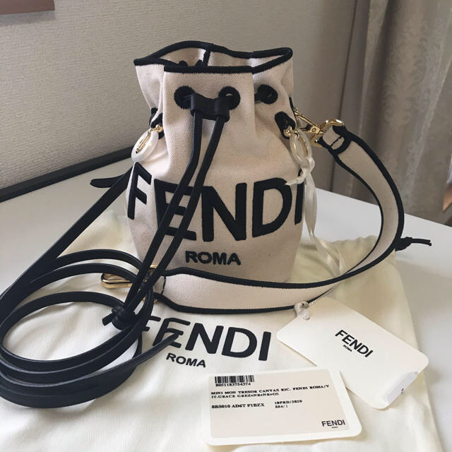 全商品オープニング価格! FENDI - □ FENDI モントレゾール ロゴ