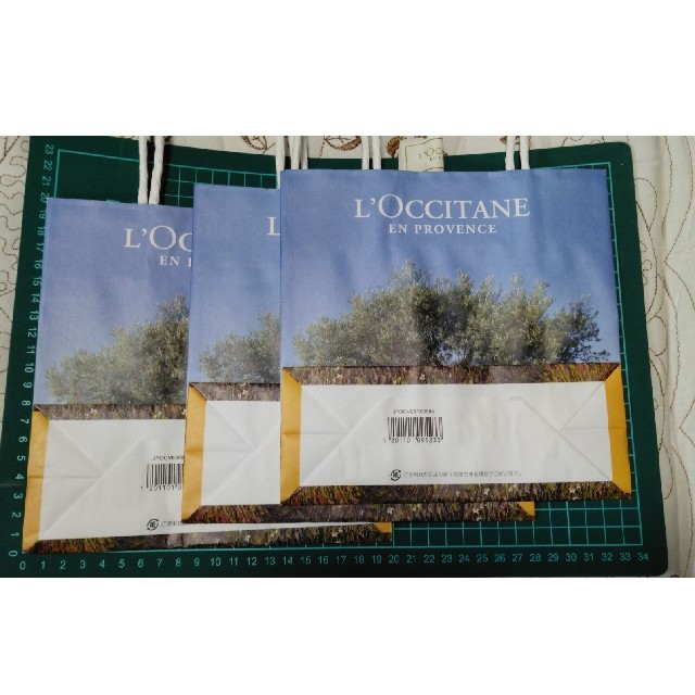 L'OCCITANE(ロクシタン)のロクシタン紙袋(小)3枚 レディースのバッグ(ショップ袋)の商品写真