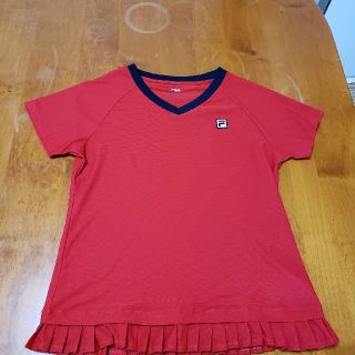 フィラ(FILA)のFILAレッドの美品　Tシャツ(ウェア)