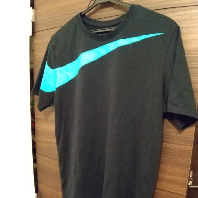 NIKE(ナイキ)の値下げatmos nike tee 限定 ジェイドカラー メンズのトップス(Tシャツ/カットソー(半袖/袖なし))の商品写真