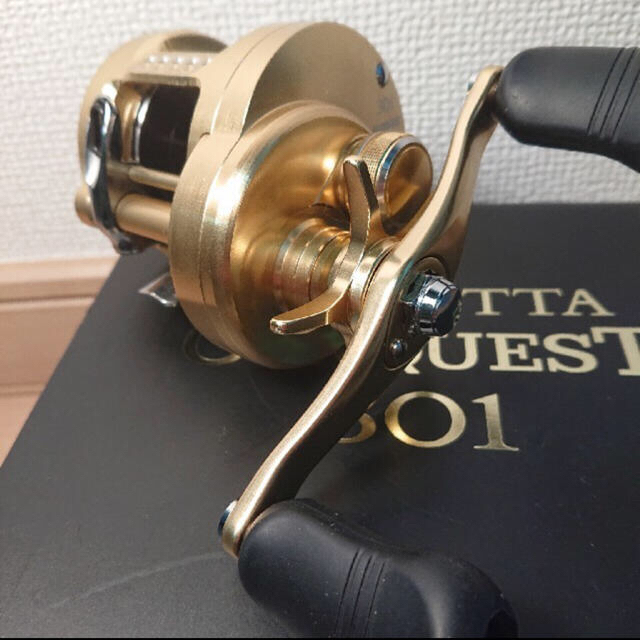 早い者勝ち！SHIMANO 大人気リール 15カルカッタコンクエスト301左巻き ...