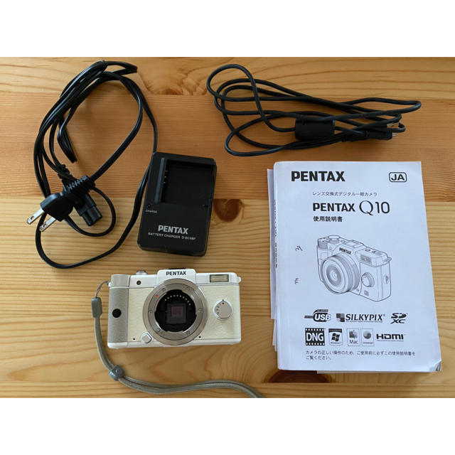 PENTAX(ペンタックス)のペンタックス PENTAX カメラ Q10 白 スマホ/家電/カメラのカメラ(デジタル一眼)の商品写真