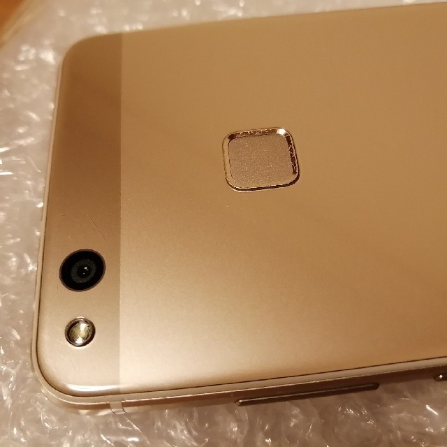 HUAWEI P10Lite（Gold） スマホ/家電/カメラのスマートフォン/携帯電話(スマートフォン本体)の商品写真