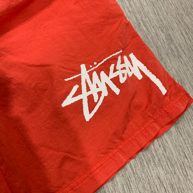 STUSSY(ステューシー)の新品未使用✨NIKE×stussyShorts レッドLサイズ メンズのパンツ(ショートパンツ)の商品写真