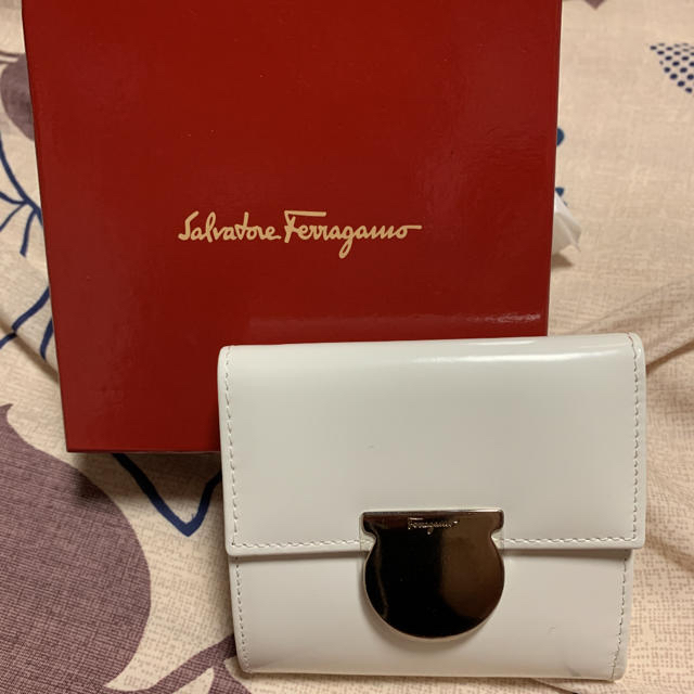 サルヴァトーレ フェラガモ 折り財布 ホワイトFerragamo