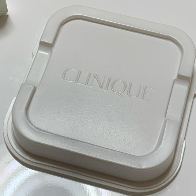 CLINIQUE(クリニーク)のクリニーク　イーブンベターパウダー 63 コスメ/美容のベースメイク/化粧品(ファンデーション)の商品写真