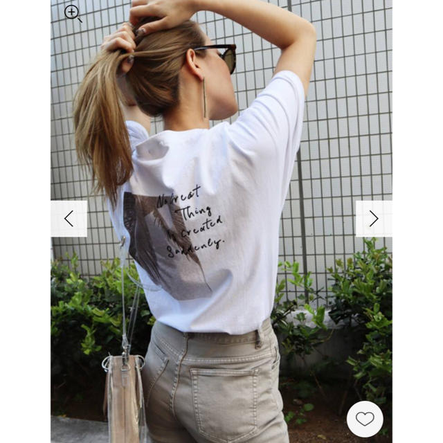 EMODA(エモダ)のバックプリントルーズTシャツ　ホワイト　スライ マウジー　ジェイダ エヴリス  レディースのトップス(Tシャツ(半袖/袖なし))の商品写真