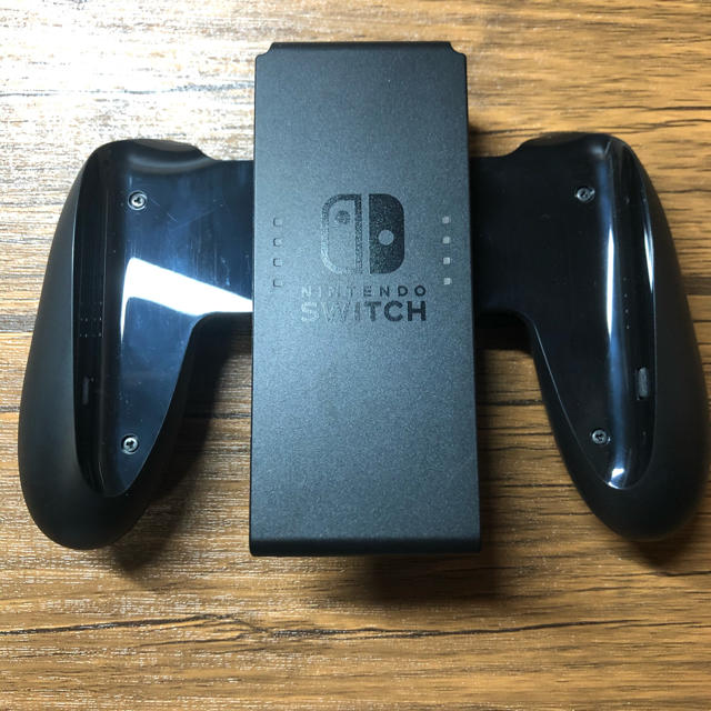 Nintendo Switch(ニンテンドースイッチ)のNintendo Switch Joy-Con ジョイコン グリップ 純正品 エンタメ/ホビーのゲームソフト/ゲーム機本体(その他)の商品写真