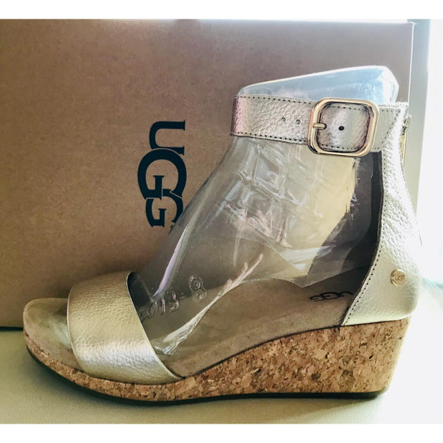 UGG(アグ)のUGG  ウエッジサンダル ゴールド レディースの靴/シューズ(サンダル)の商品写真