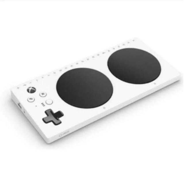 Microsoft(マイクロソフト)のXbox アダプティブ コントローラー  Adaptive Controller エンタメ/ホビーのゲームソフト/ゲーム機本体(その他)の商品写真