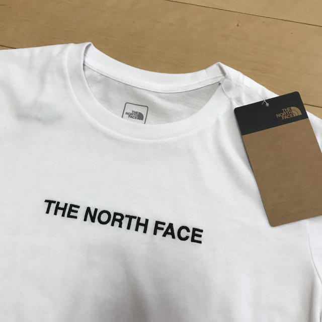 THE NORTH FACE(ザノースフェイス)の【新品未使用】ノースフェース Logo Embroidered Teeレディース レディースのトップス(Tシャツ(半袖/袖なし))の商品写真