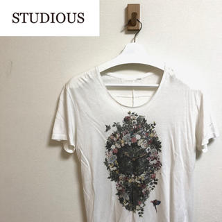 ステュディオス(STUDIOUS)のステュディオス　studious 花柄Tシャツ　ビッグロゴ(Tシャツ/カットソー(半袖/袖なし))