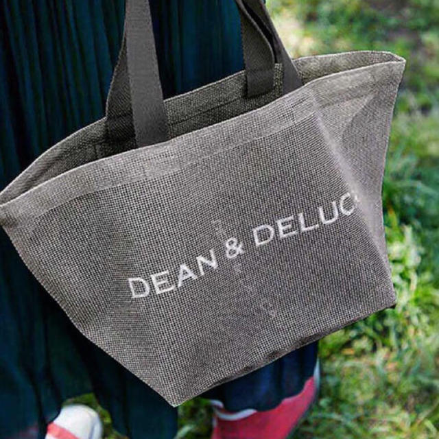 DEAN & DELUCA(ディーンアンドデルーカ)の新品未使用　DEAN&DELUCA  メッシュトートバッグ シルバー Sサイズ レディースのバッグ(トートバッグ)の商品写真