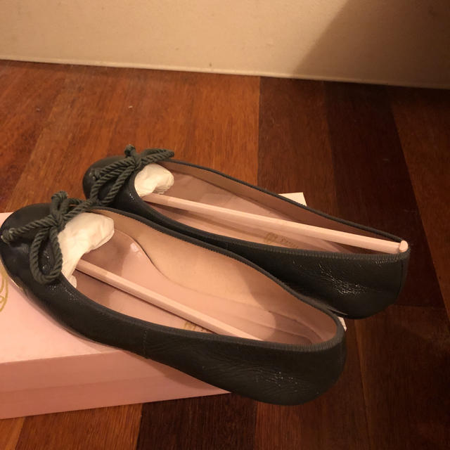 Pretty Ballerinas グレーのバレエシューズ レディースの靴/シューズ(バレエシューズ)の商品写真