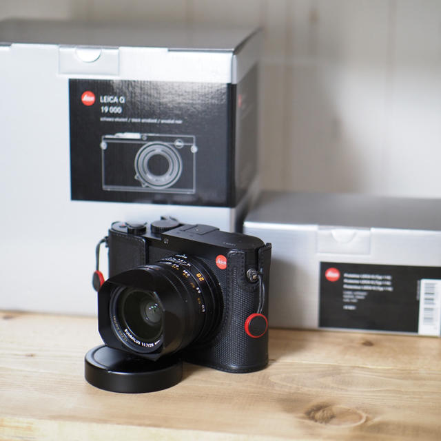 LEICA(ライカ)のLeica Q ブラック　付属品多数^_^ スマホ/家電/カメラのカメラ(デジタル一眼)の商品写真