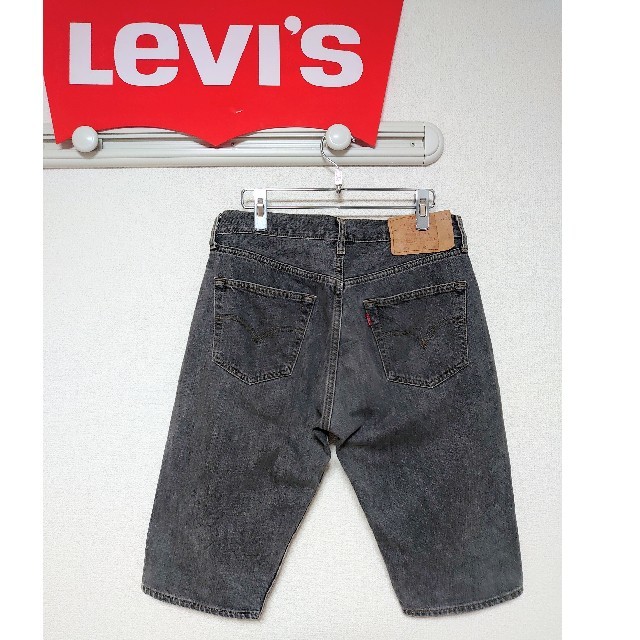 Levi's(リーバイス)の00sプチビンテージリーバイス501ブラックデニムハーフパンツオリジナルレングス メンズのパンツ(ショートパンツ)の商品写真