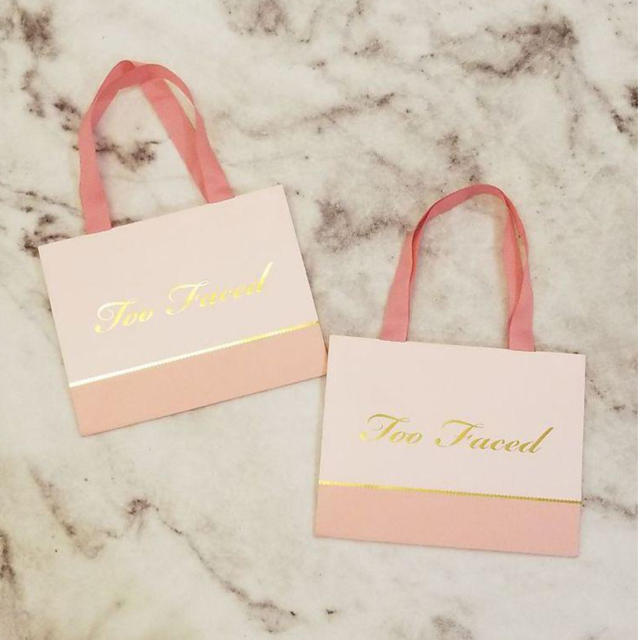 Too Faced(トゥフェイス)のtoofaced  トューフェイスド　ショップ袋 レディースのバッグ(ハンドバッグ)の商品写真