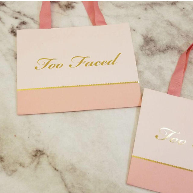 Too Faced(トゥフェイス)のtoofaced  トューフェイスド　ショップ袋 レディースのバッグ(ハンドバッグ)の商品写真