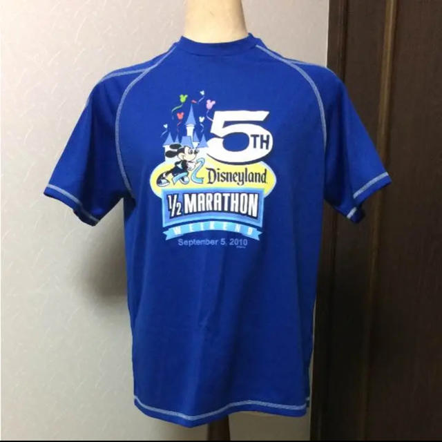 Disney(ディズニー)のディズニーマラソン ランニングＴシャツ メンズXS スポーツ/アウトドアのランニング(ウェア)の商品写真