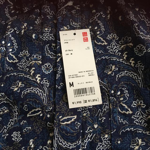 UNIQLO(ユニクロ)の新品タグ付き　ユニクロメンズ半袖プリントシャツnavy メンズのトップス(シャツ)の商品写真