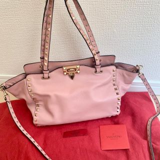 ヴァレンティノ(VALENTINO)の値下✨VALENTINOロックスタッズショルダーバッグピンク(ショルダーバッグ)