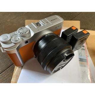 フジフイルム(富士フイルム)の富士フイルム　X-A7 XC15ｰ45 バッテリー2本付き(ミラーレス一眼)