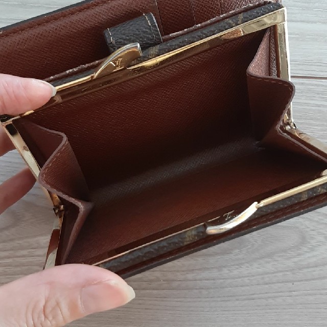LOUIS VUITTON(ルイヴィトン)の正規品 LOUIS VUITTON モノグラムの二つ折りがま口財布 レディースのファッション小物(財布)の商品写真