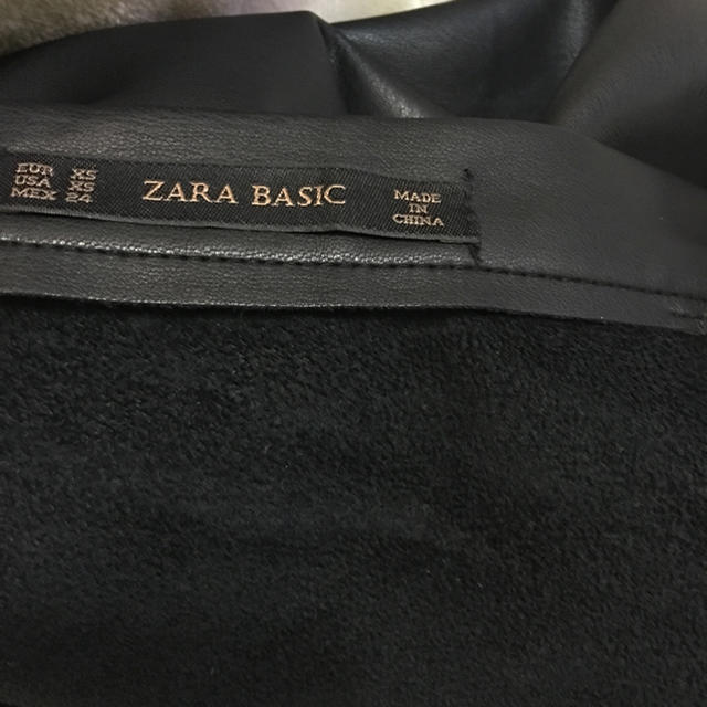 ZARA(ザラ)のザラ膝丈美しいレザー風スカート大きめXS レディースのスカート(ひざ丈スカート)の商品写真