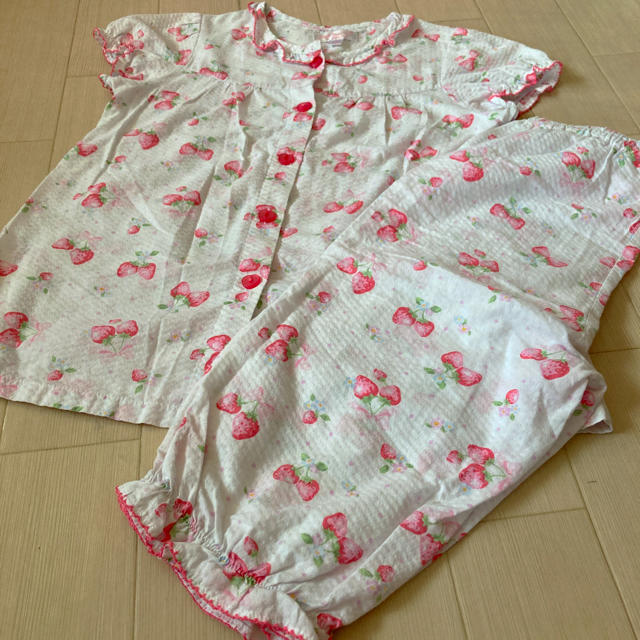 motherways(マザウェイズ)のmother ways イチゴの絞り調パジャマ♪ 120 キッズ/ベビー/マタニティのキッズ服男の子用(90cm~)(パジャマ)の商品写真