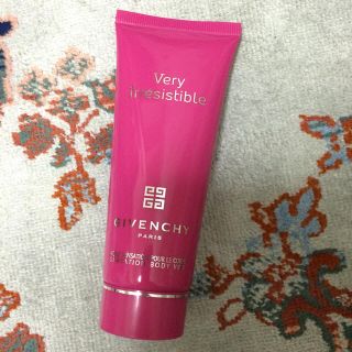 ジバンシィ(GIVENCHY)のヴェリィ イレジスティブル ボディ用乳液(ボディクリーム)