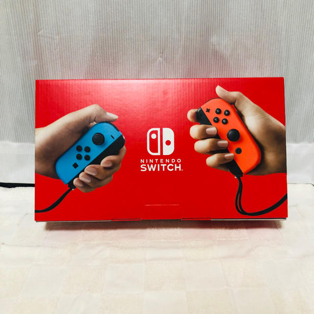 Nintendo Switch(ニンテンドースイッチ)の《新品》任天堂　Switch  ネオンレッド/ネオンブルー エンタメ/ホビーのゲームソフト/ゲーム機本体(家庭用ゲーム機本体)の商品写真