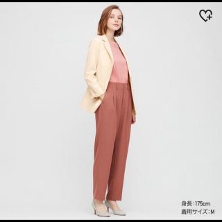 ユニクロ(UNIQLO)の新品タグ付き　ドレープリラックステーパードアンクルパンツ(カジュアルパンツ)