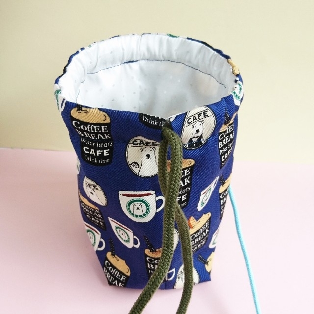 巾着 シロクマ カフェ風 紺色 レディースのファッション小物(ポーチ)の商品写真