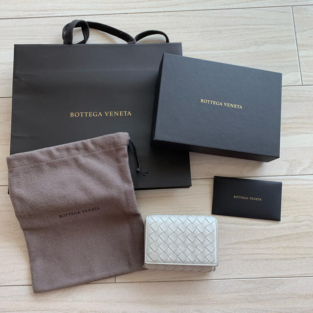 Bottega Veneta(ボッテガヴェネタ)のBottega Veneta 人気商品　三つ折りミニウォレット レディースのファッション小物(財布)の商品写真