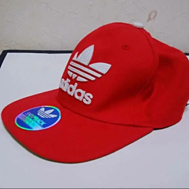 adidas(アディダス)のａｄｉｄａｓｏｒｉｇｉｎａｌｓアディダスオリジナルトレフォイルキャップフリー新品 メンズの帽子(キャップ)の商品写真