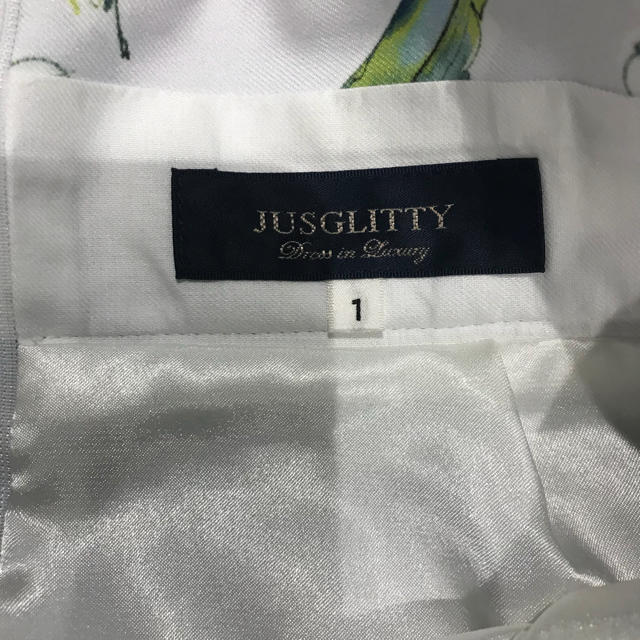 JUSGLITTY(ジャスグリッティー)の最終価格ジャスグリッティー  リリーフラワースカート レディースのスカート(ひざ丈スカート)の商品写真