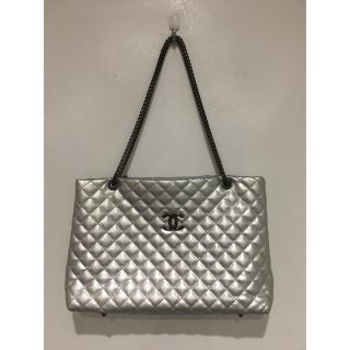 シャネル(CHANEL)の★CHANEL　シャネル　ノベルティ　ハンドバッグ　シルバー　キルティング(ハンドバッグ)