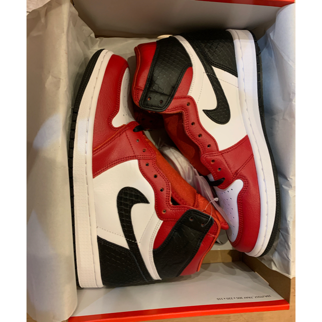 NIKE(ナイキ)のNIKE AIR JORDAN 1 HIGH OG SATIN RED レディースの靴/シューズ(スニーカー)の商品写真